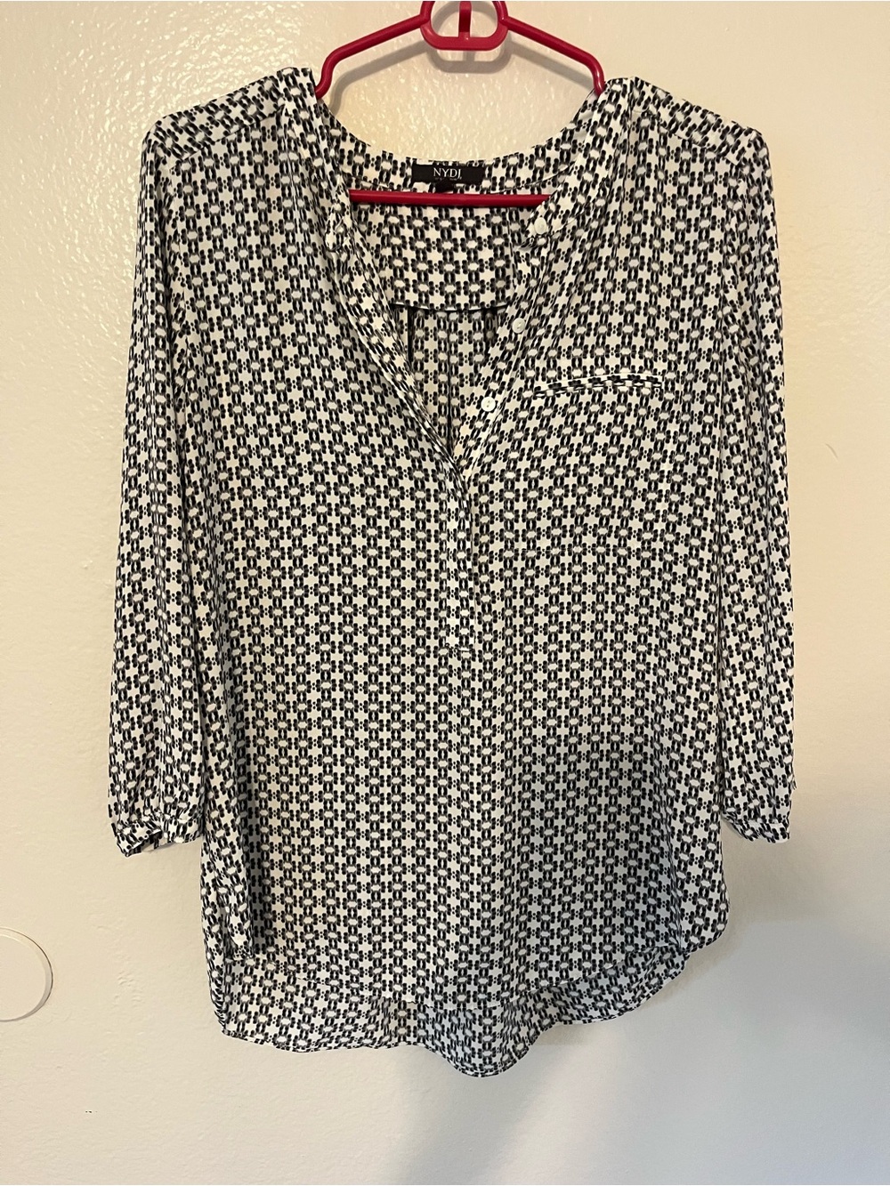 NYDJ Black and White Geometric Split V-Neck Blouse